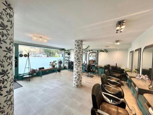 Queens House, 6 Haslemere Road, Liphook, GU30