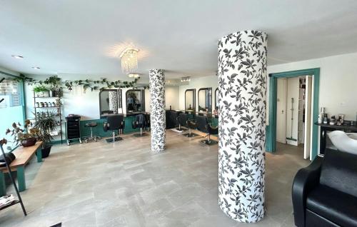 Queens House, 6 Haslemere Road, Liphook, GU30