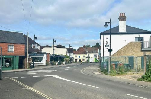 Queens House, 6 Haslemere Road, Liphook, GU30