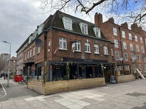 The Rising Sun, 98 Harper Road, Bermondsey, London, SE1