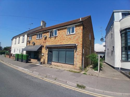 58 Station Road, West Horndon, Brentwood, CM13