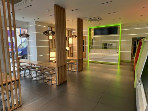 119 Putney High Street, Putney, London, SW15
