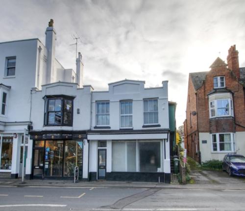 6 Guildford Road, Westcott, Dorking, RH4