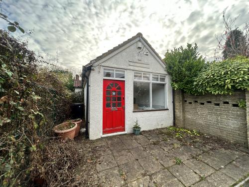 26 Furlong Road, Westcott, Dorking, RH4