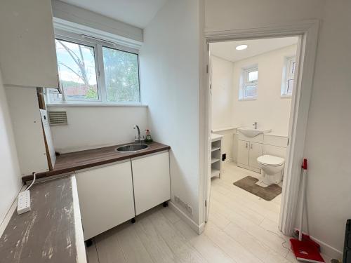 5a Station Avenue, Caterham, CR3