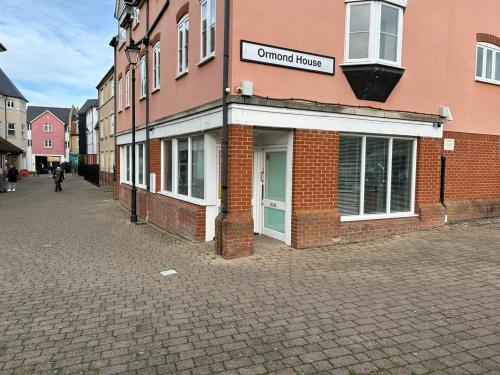 Units 1-3 & 5-7, Roche Close, Rochford, SS4