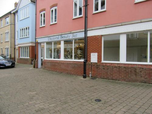 Units 1-3 & 5-7, Roche Close, Rochford, SS4