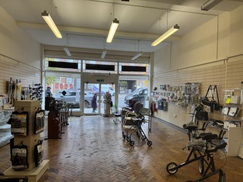 872 High Road, North Finchley, London, N12