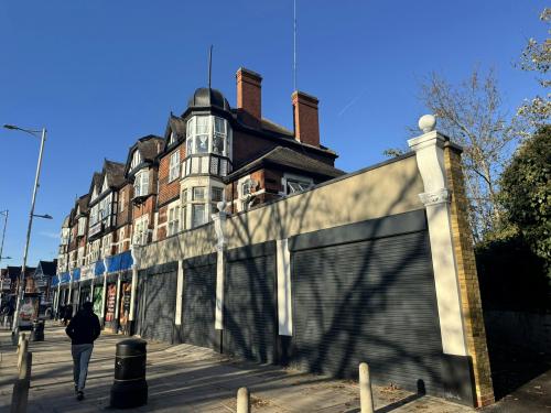 94/95 Aldersbrook Road, Wanstead, London, E12
