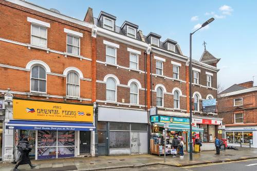 82 Willesden High Road, Willesden, London, NW10