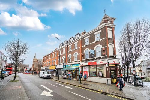 82 Willesden High Road, Willesden, London, NW10