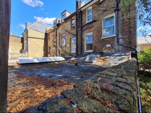 1A Church Court, Richmond, TW9