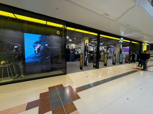 Unit 44, County Mall Shopping Centre, Crawley, RH10