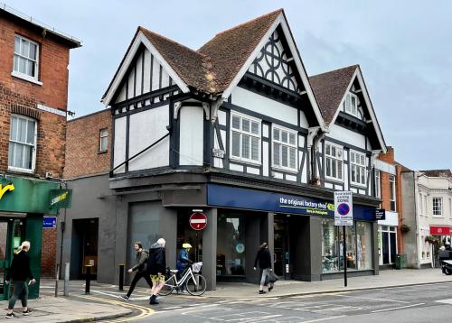 32-33 Market Place, Wokingham, RG40