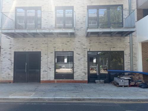 100 Warwick Road, Ealing, London, W5