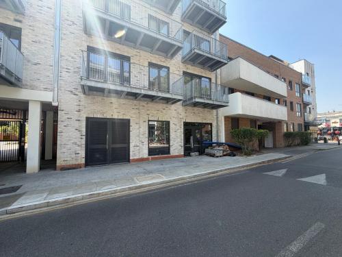 100 Warwick Road, Ealing, London, W5