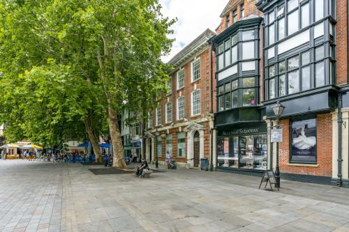 14 Minster Street, Salisbury, SP1