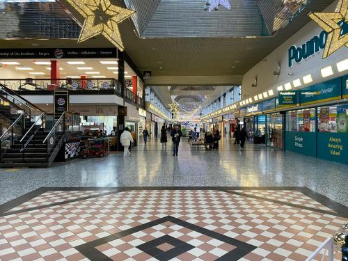 Unit 20, Crossgates Shopping Centre, Crossgates, Leeds, LS15