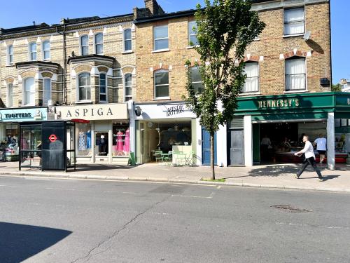 82 Northcote Road, Clapham Junction, London, SW11