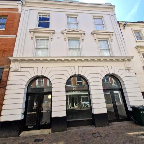 The Old Bank, 10 High Street, Banbury, OX16
