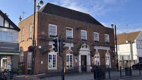 227 High Road, Loughton, IG10