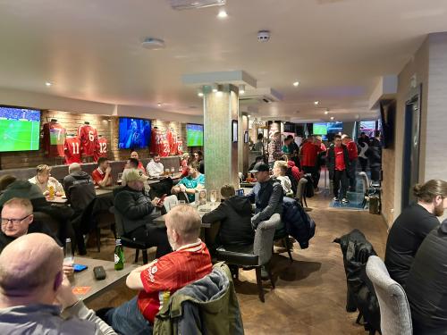 Reds Bar