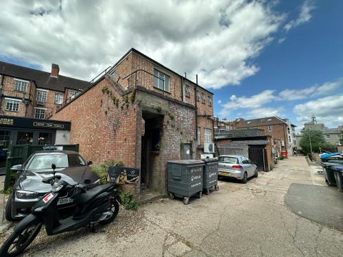 23 High Street, Esher, KT10