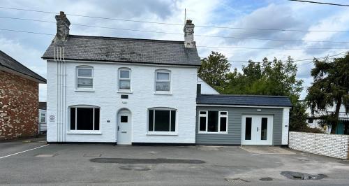 Unit 6 The Forge, Reading Road, Burghfield Common, Reading, RG7