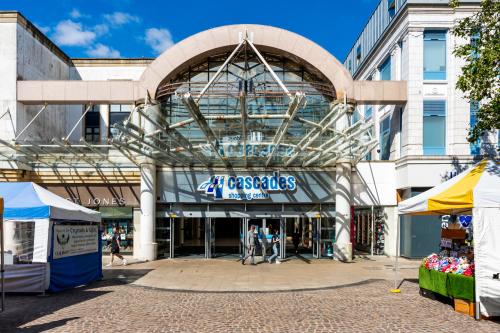 Unit 53, Cascades Shopping Centre, Commercial Road, Portsmouth, PO1
