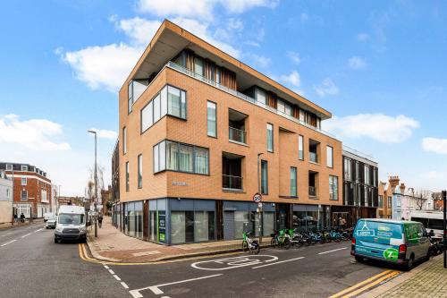 1, 118 Putney Bridge Road, Putney, London, SW15