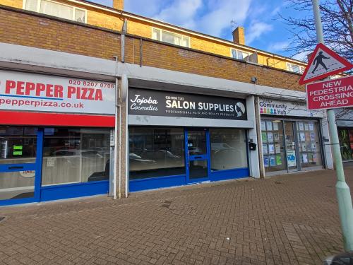 3 Leeming Road, Borehamwood, WD6