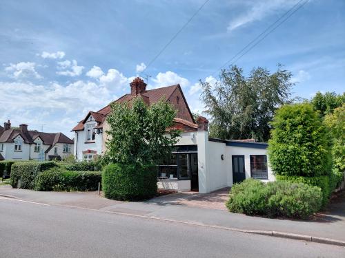 62 Well Lane, Woking, GU21