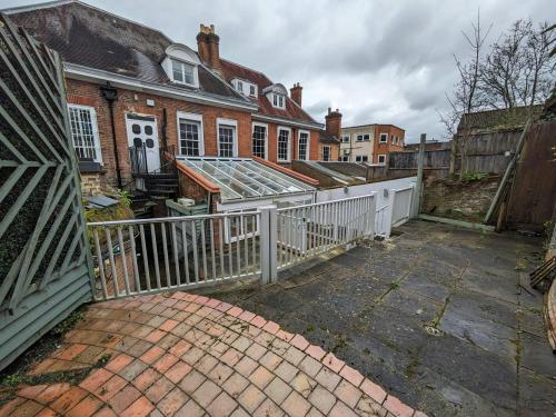 222 High Street, Guildford, GU1