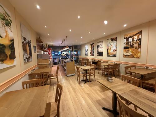 Cartons Boulangerie, 40 The Broadway, Stanmore, HA7
