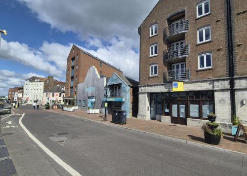 Unit 15 The Quay, Poole, BH15