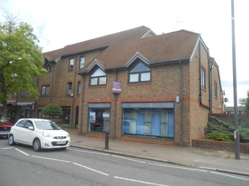 7, The Centre, Farnham Common, SL2