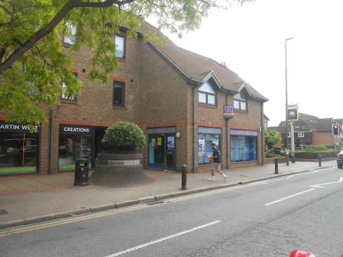 7, The Centre, Farnham Common, SL2