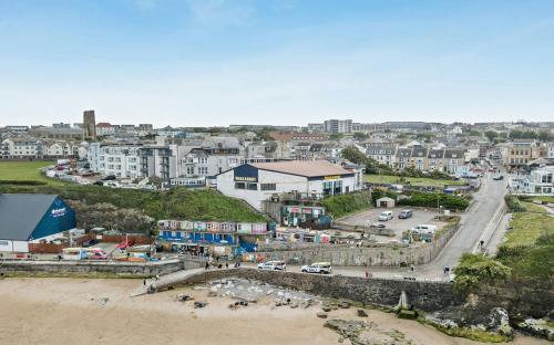 The Crescent, Walkabout, Newquay, TR7