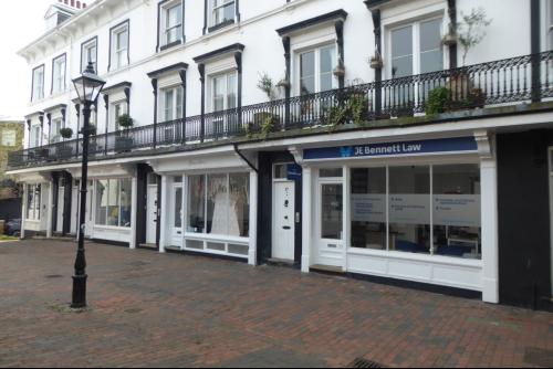 25 The Pantiles, Tunbridge Wells, TN2