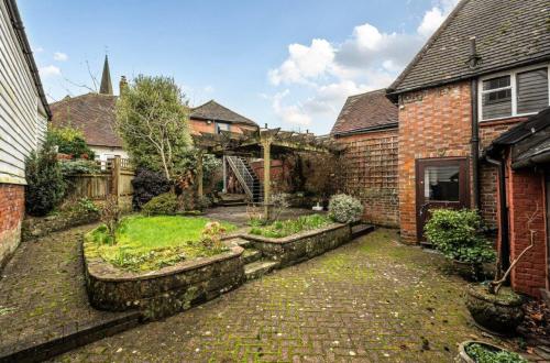 Petts Cottage, High Street, Rotherfield, TN6