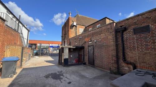 227 High Road, Loughton, IG10