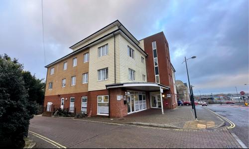 15 Swiss House, 9-11 St. George's Walk, Waterlooville, PO7