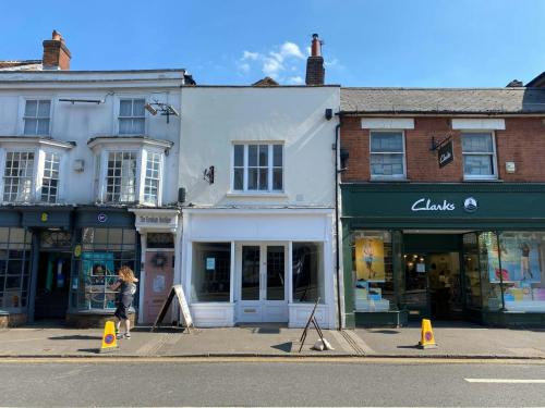 44 The Borough, Farnham, GU9