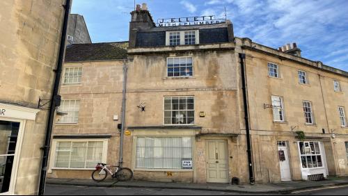 11 Beauford Square, Bath, BA1