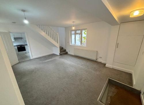 12 Croydon Road, Caterham, CR3