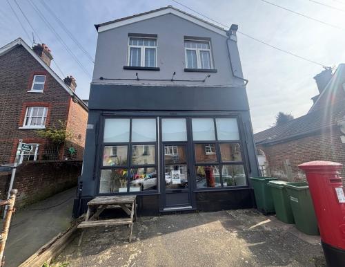 47 Somerset Road, Redhill, RH1