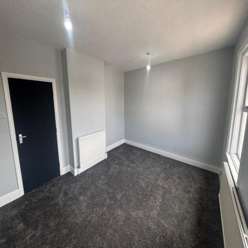 81 High Street, Caterham, CR3