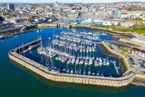 Queen Annes Battery Marina, Commercial Place, Plymouth, PL4