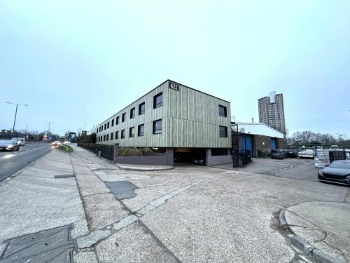 622 Western Avenue, Park Royal, London, W3