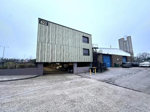 622 Western Avenue, Park Royal, London, W3
